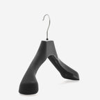 Gruccia anatomica personalizzabile  – gruccia per cappotti – gruccia in plastica riciclata nera - CA45 - depla
