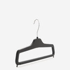 Gruccia personalizzabile – gruccia per pantaloni – gruccia in plastica riciclata nera – P3SP - depla