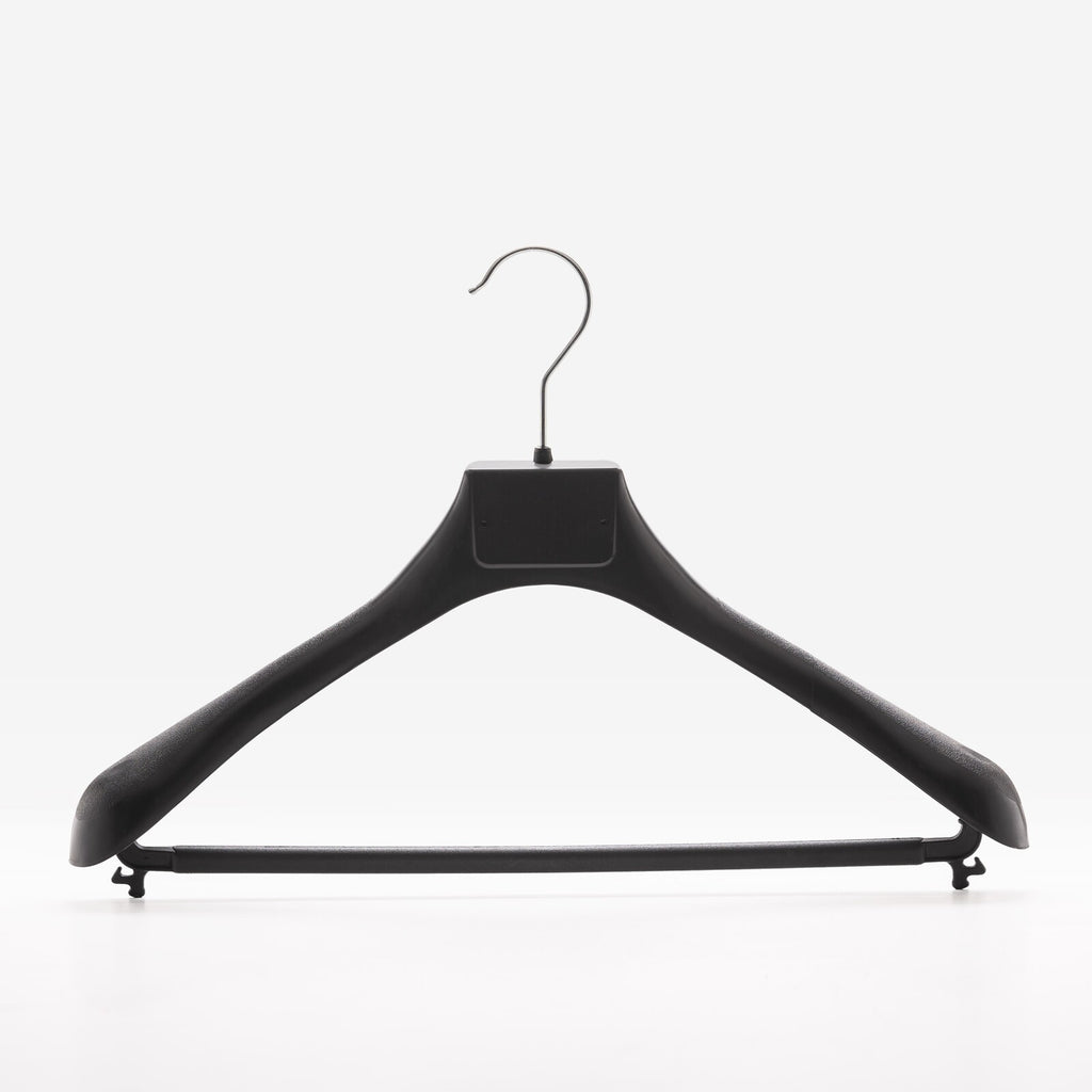 Gruccia anatomica con stecca personalizzabile  – gruccia per cappotti – gruccia in plastica riciclata nera – CA42S - depla