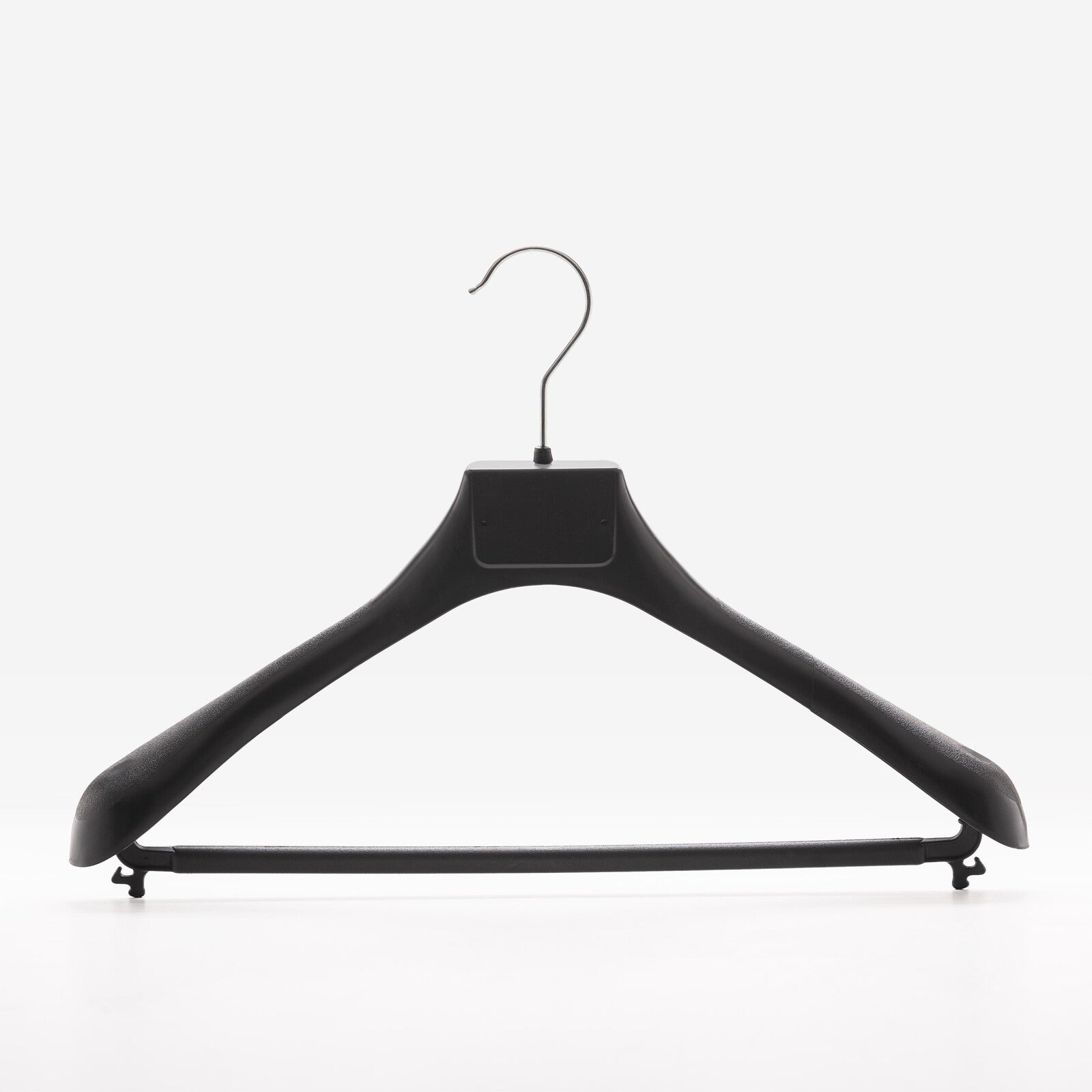 Gruccia anatomica con stecca personalizzabile  – gruccia per cappotti – gruccia in plastica riciclata nera – CA42S - depla