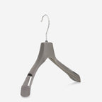 Produzione gruccia in plastica riciclata - finitura in velluto grigio - gruccia per abiti - top4 depla